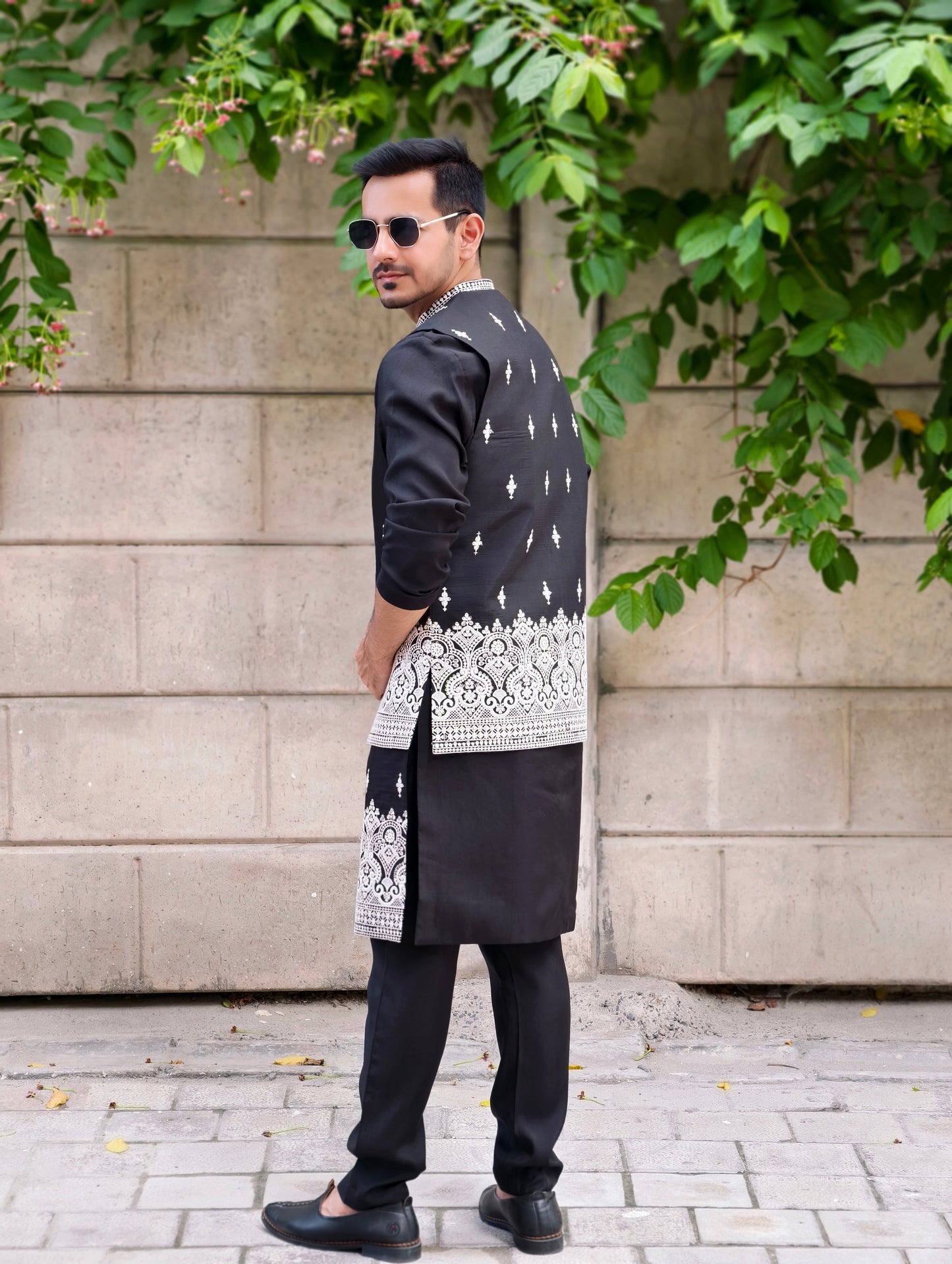 Men's Black Embroidered Kurta Set with Open Jacket – Luxe Heritage Collection