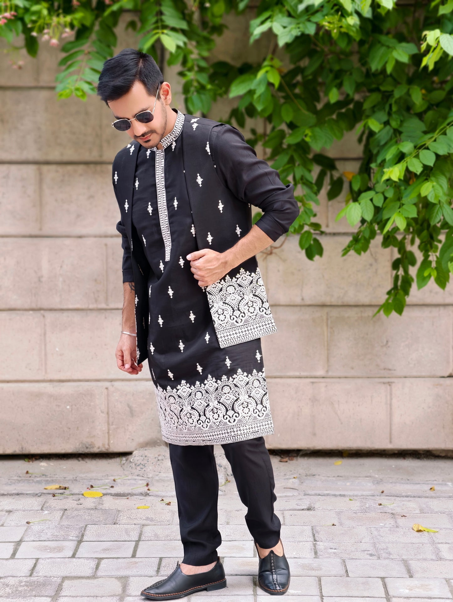 Men's Black Embroidered Kurta Set with Open Jacket – Luxe Heritage Collection