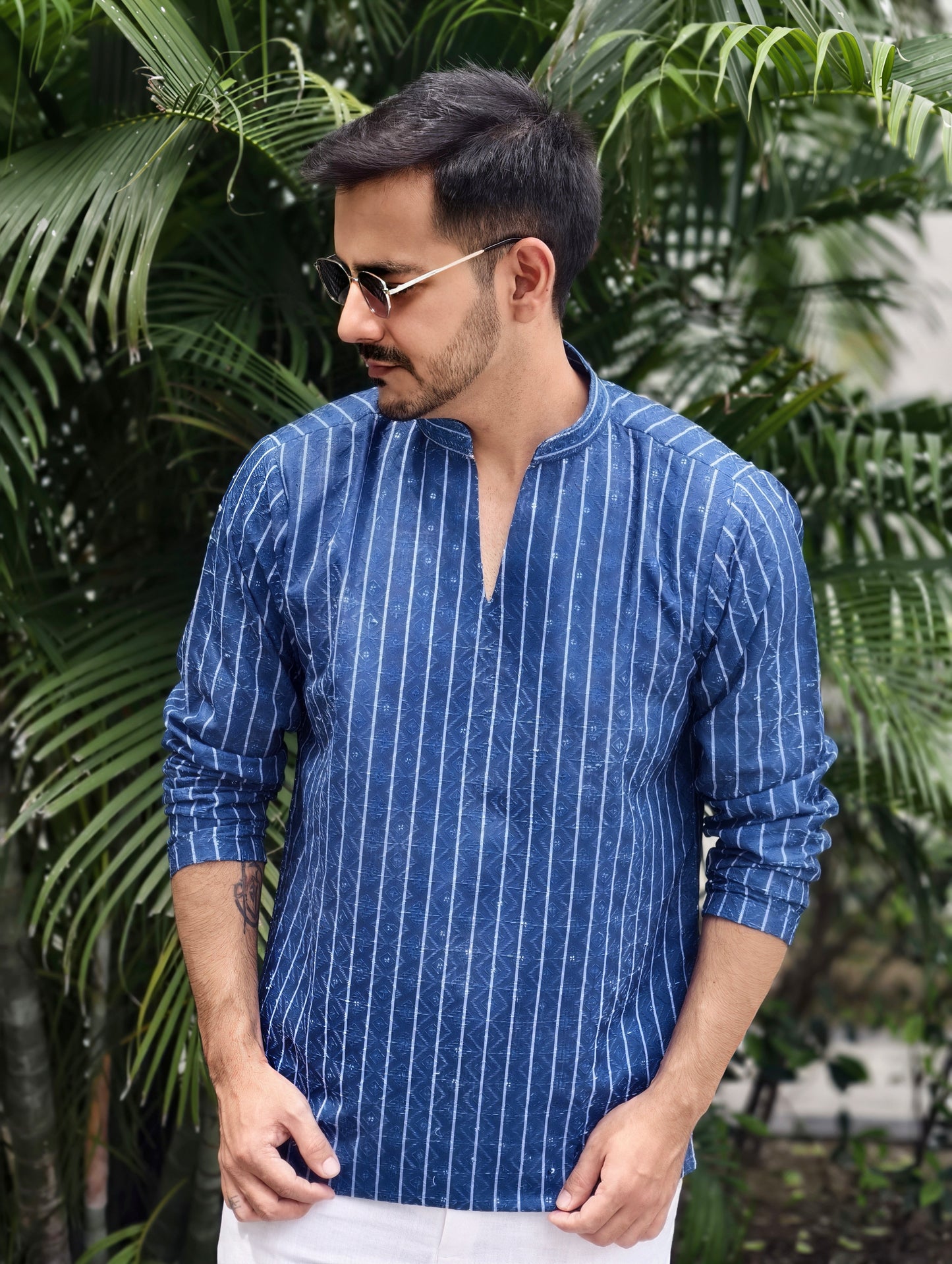 Men’s Blue And White Striped V-Mandarin Short Kurta