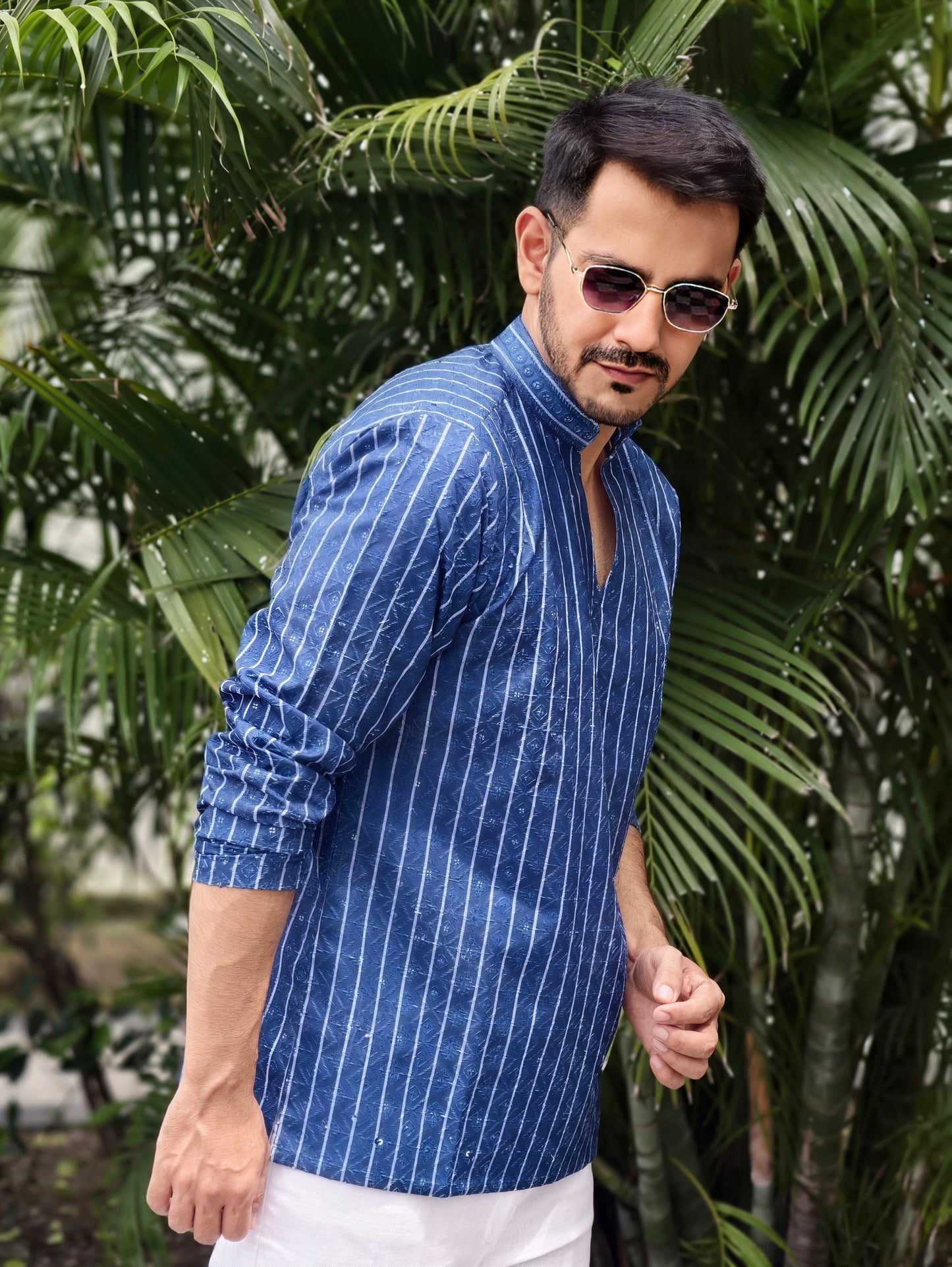 Men’s Blue And White Striped V-Mandarin Short Kurta