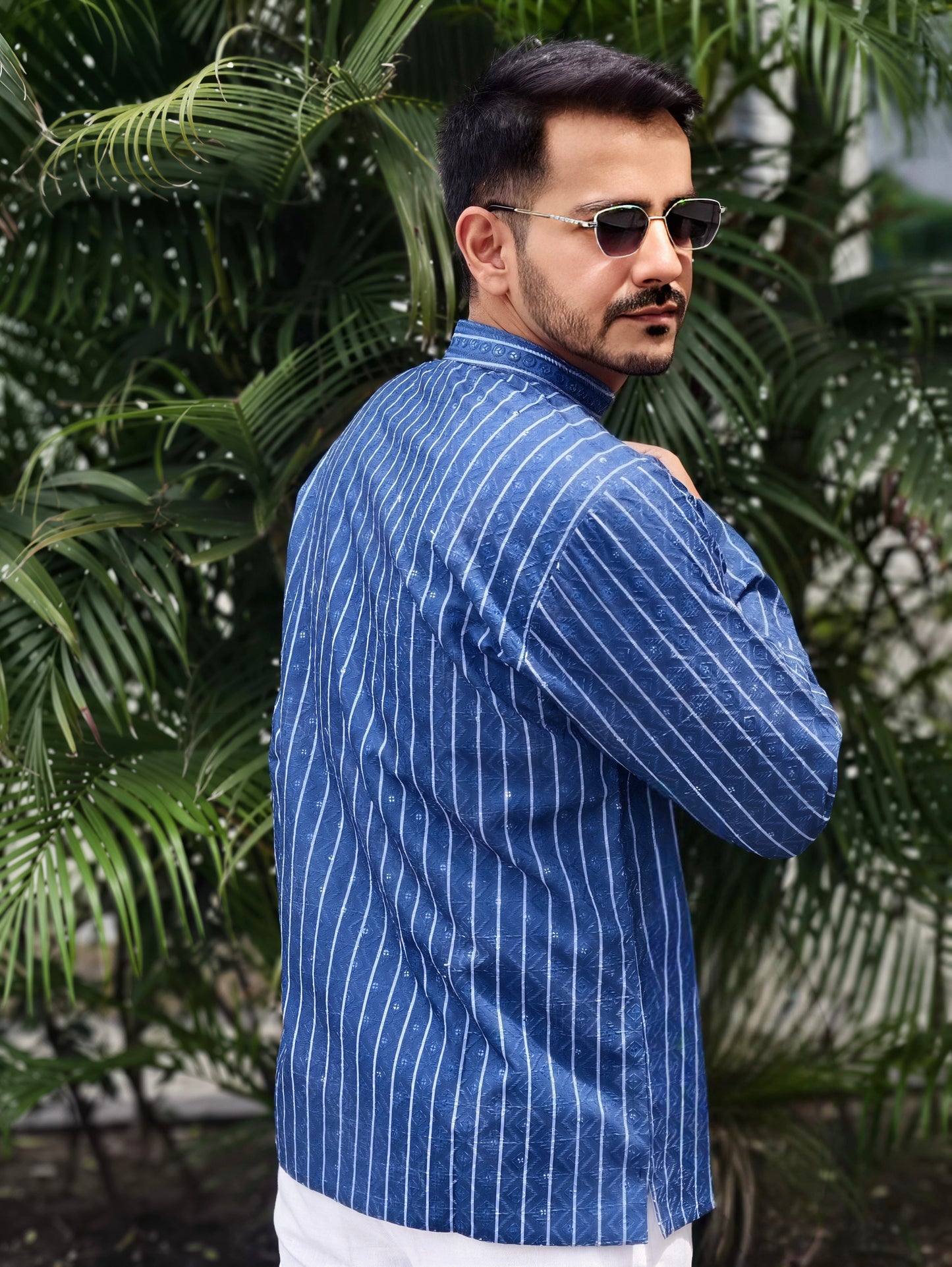 Men’s Blue And White Striped V-Mandarin Short Kurta