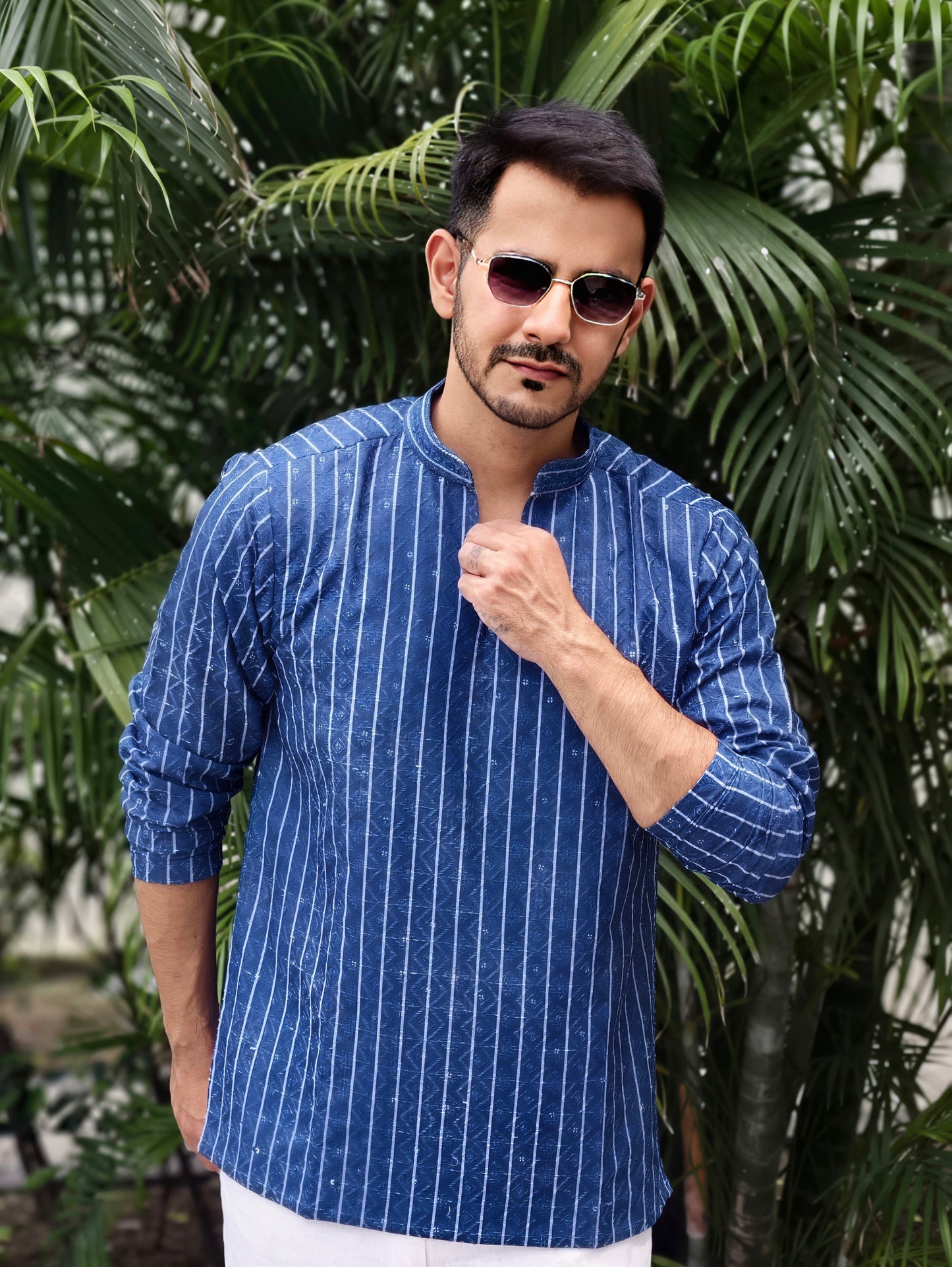 Men’s Blue And White Striped V-Mandarin Short Kurta