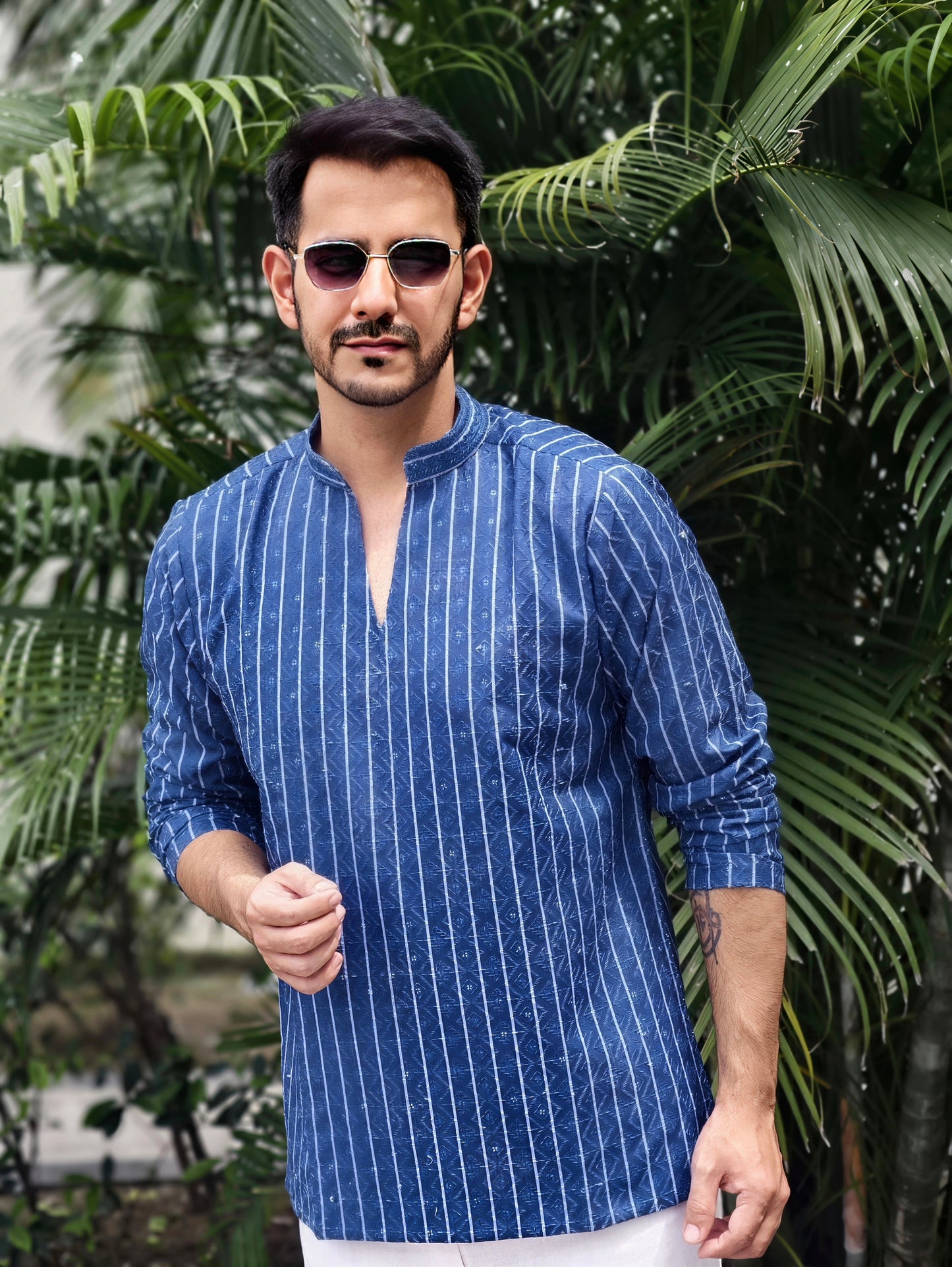 Men’s Blue And White Striped V-Mandarin Short Kurta